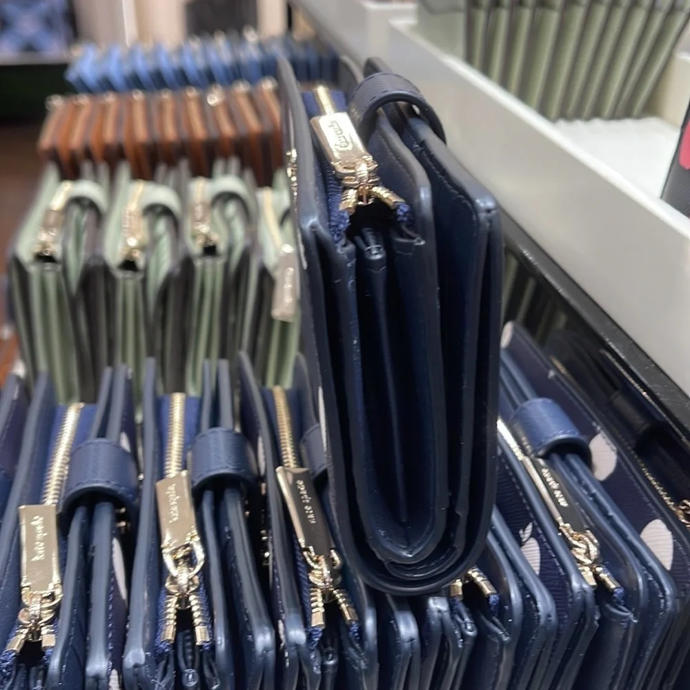 Kate Spade Staci Large White Apple Compartment Bifold Wallet
BLAZER BLUE MULTI - Picture 4 of 16